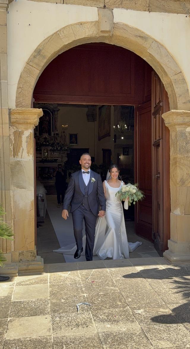 The Amazing Dress Company - 1