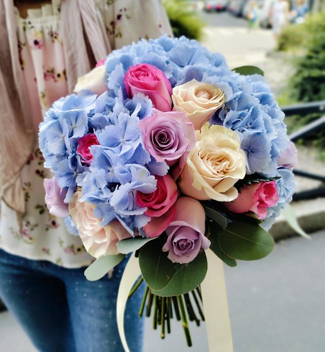 Au Nom de La Rose - 4