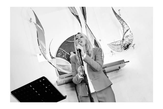 Laura Bonessa Vocalist & DJ set 4
