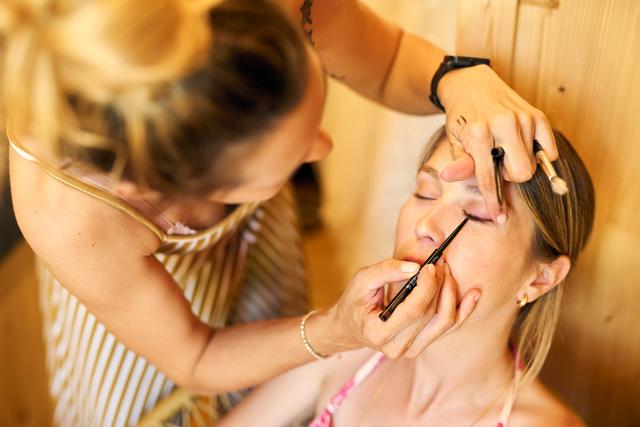 Joyce Make up Artist - 1