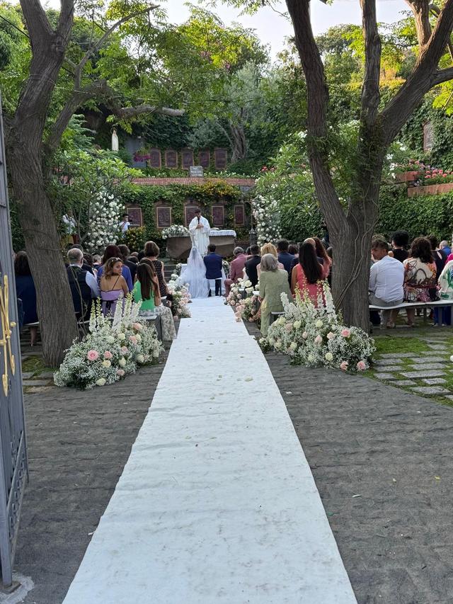 Mary Fiori Flower Designer - 1