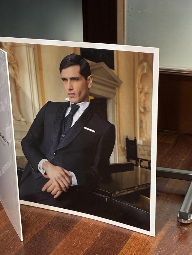 The Woman in White Gentlemen - 2