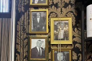 The Woman in White Gentlemen - 7