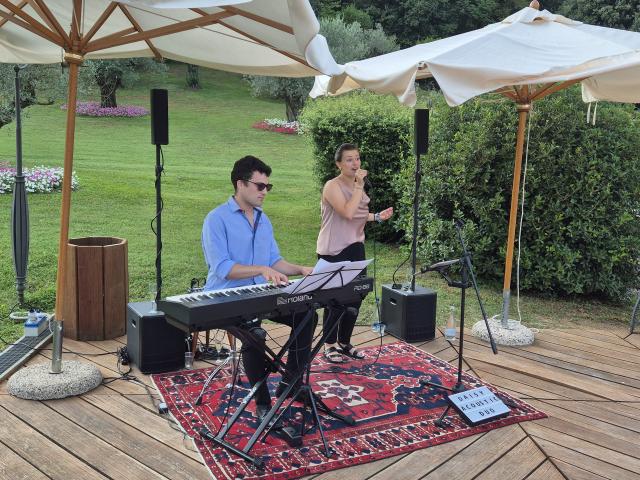 Daisy Acoustic Duo - 2