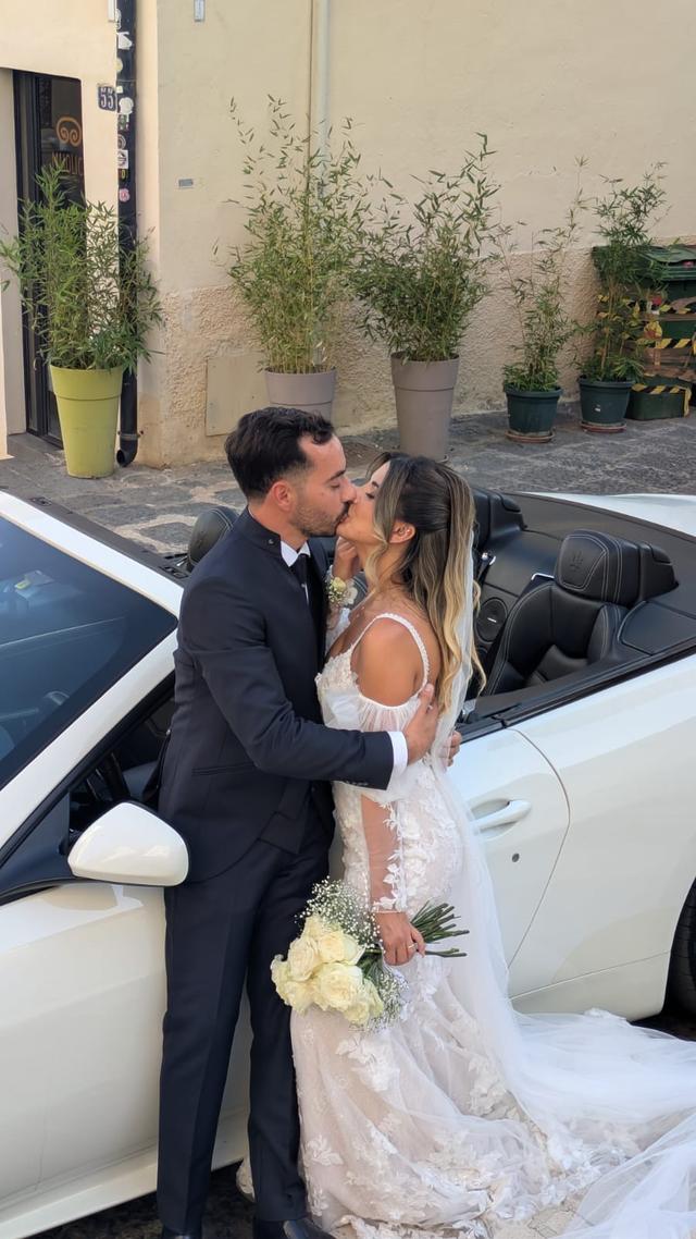 Leon Lux Car - 2