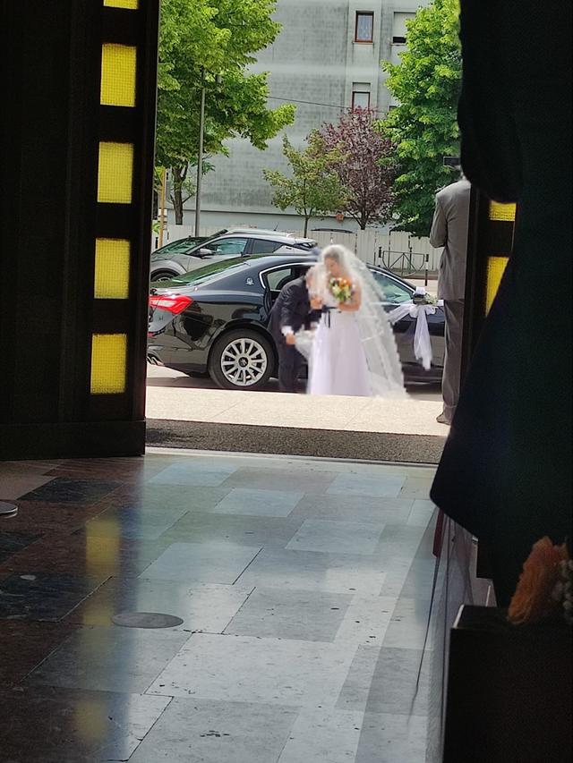 Gold Wedding Limousine - 2