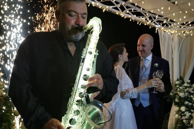 Simone Marra: Sax, Piano, Voce 3