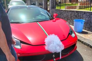 Leon Lux Car - 6