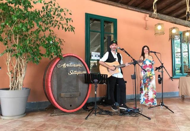 TwoMuch - Acoustic Duo - 2