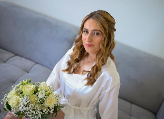 Ester Mua & Hair - 1