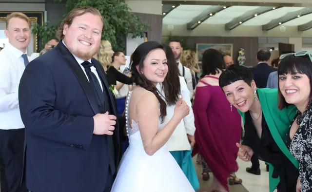 Party Guest Book Spinner 360 & Caricature - 4