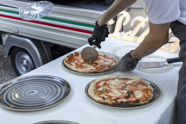 Golden Bee - Pizza for your events - 1