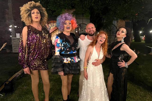 Drag Queen Sisters Show 1