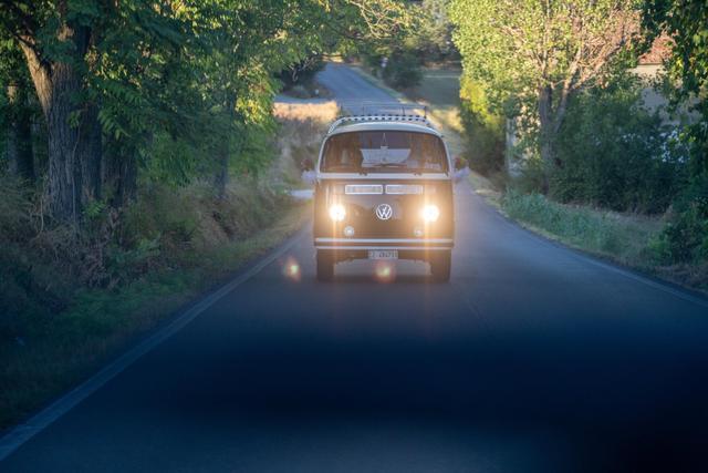 Volkswagen T2 - Van - 3