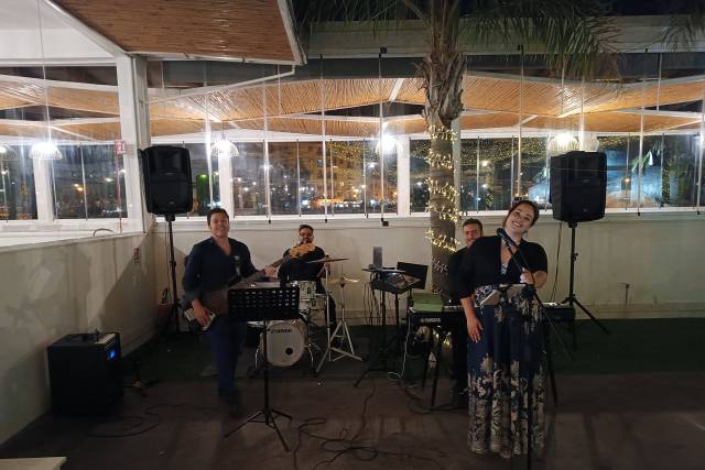 Lara Grace Band 4