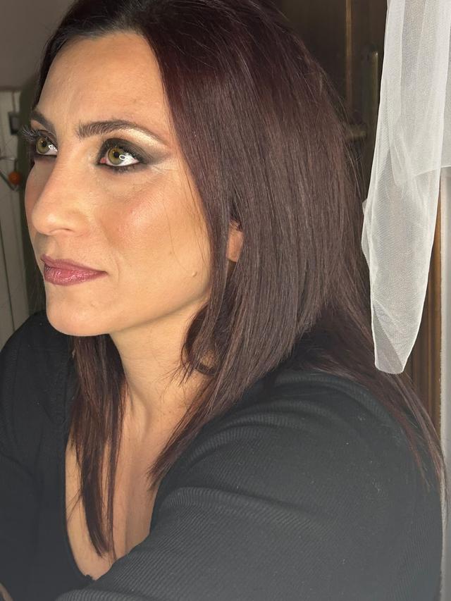 VP Make-up Artist - 1