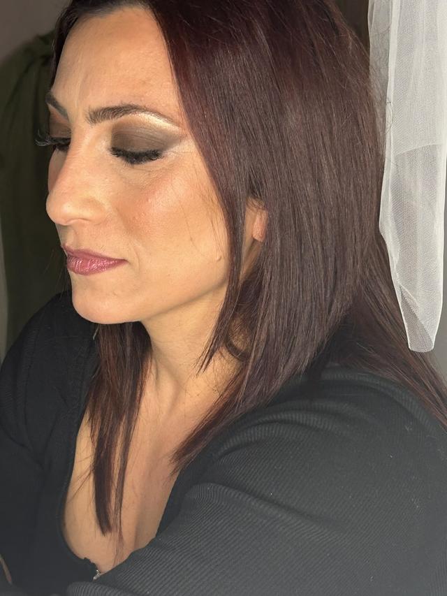 VP Make-up Artist - 2