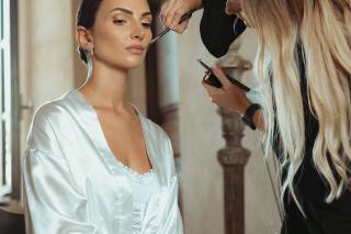 Jana Makeup & Hair Stylist - 17
