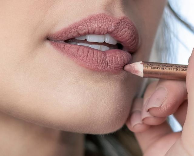 Elena Mua Artist - 1