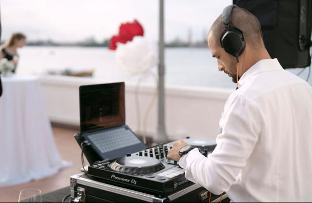 WAV3 - Djs & Service - 1