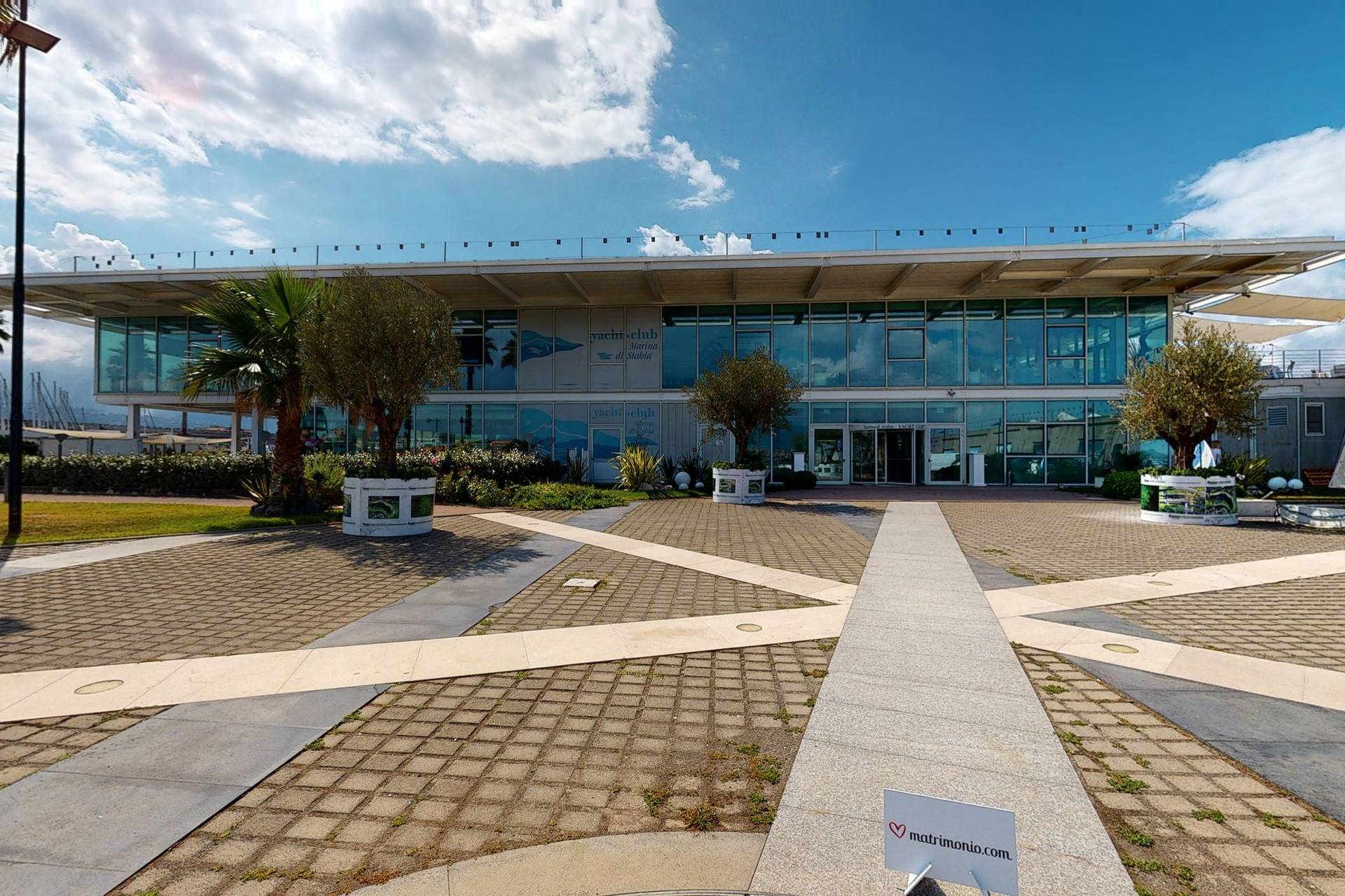 yacht club marina di stabia piscina