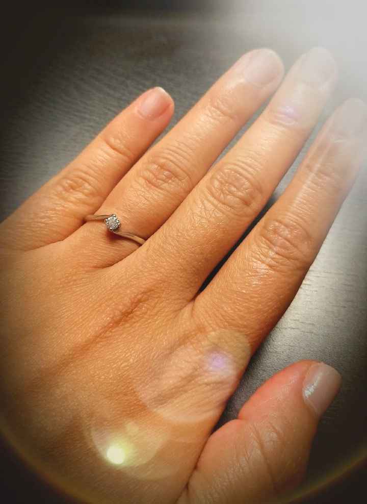 E ora mostraci una foto del tuo anello di fidanzamento! - 1