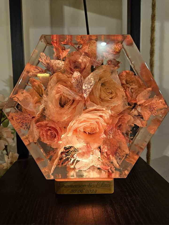 lampada in resina con il tuo bouquet - 5