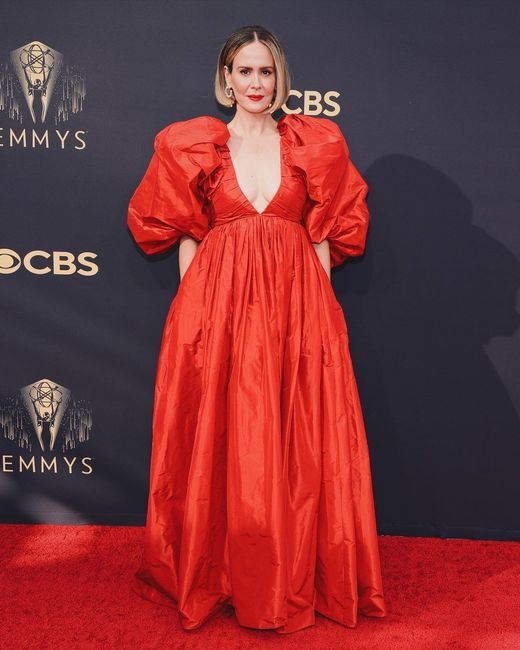 Emmy Awards 2021: i look del red carpet 👇 7