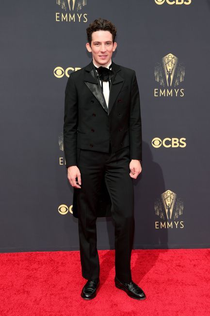 Emmy Awards 2021: i look del red carpet 👇 - 10