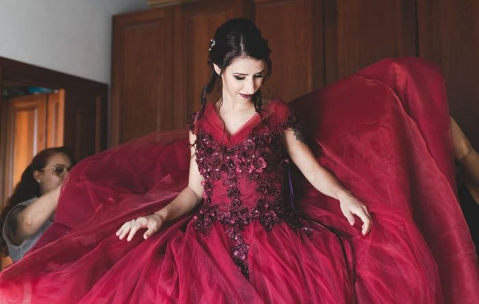 Pantone presenta il colore dell'anno 2023: Viva Magenta 7