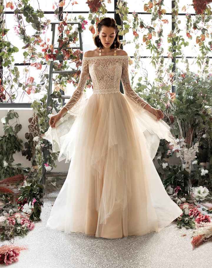 A - Demetrios 2020 ME162 Taglio Principessa, Scollo Spalle scoperte  Linea Metropolitan / The Verona