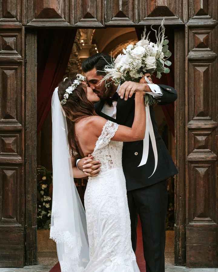 Bacio sposi: la foto con più ❤️ è... - 1