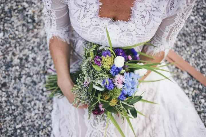 Messy bouquet: follow or unfollow? - 1