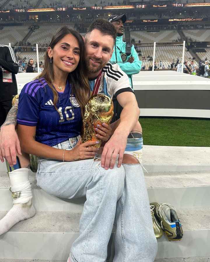 Messi e la dedica della moglie dopo la vittoria dei Mondiali 👇 - 4