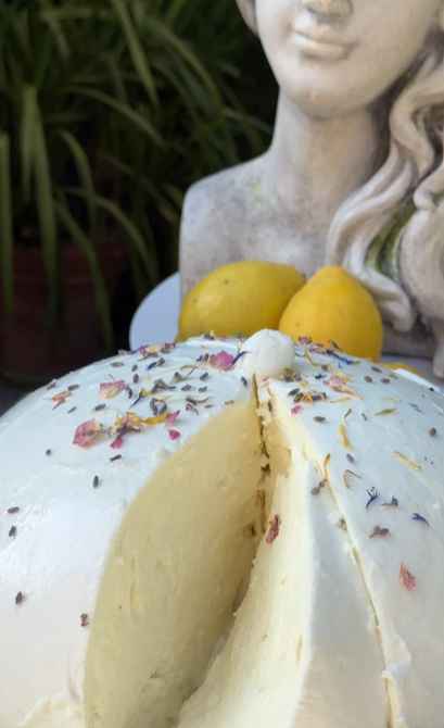 Mozzarella gigante come torta nuziale: cosa ne pensi? - 2