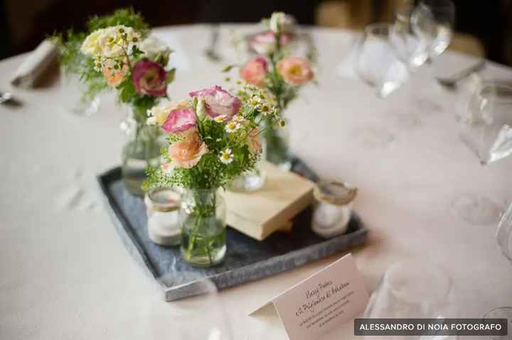 Invitati che prendono il centrotavola a un matrimonio: cosa ne pensi? - 1