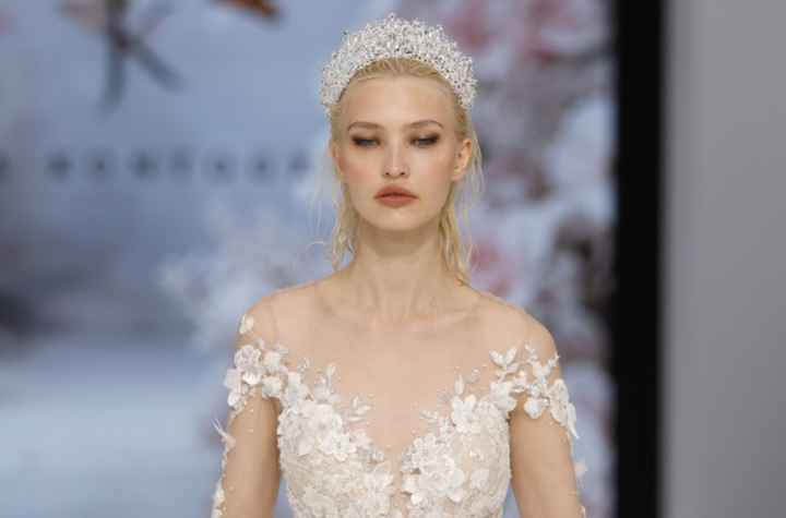 Tendenza abiti da sposa 2026: il diadema? - 1