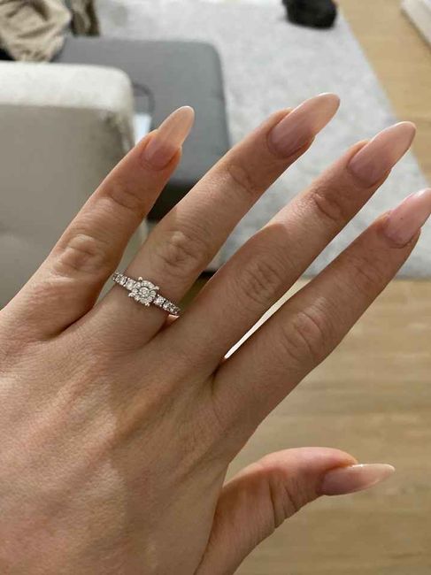 Avete ricevuto l'anello per la proposta di matrimonio?io sì più di uno😅 è per me sono stupendi. Ovviamente i più belli sono stati i miei bimbi e a seg 4
