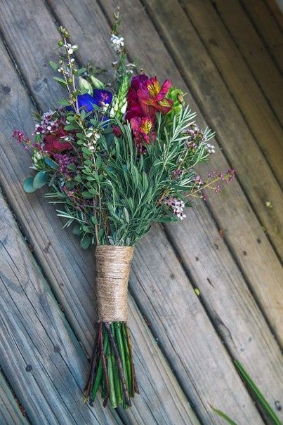 Bouquet con fiori di campo per le nozze 8