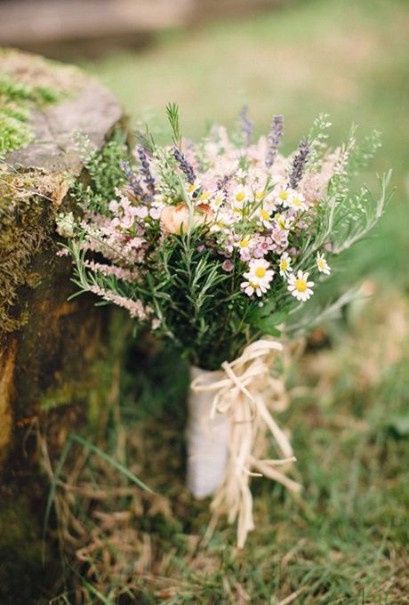 Bouquet con fiori di campo per le nozze 9