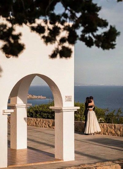 La top model Vittoria Cerreti sposa a Ibiza il fidanzato sei mesi dopo averlo conosciuto 7