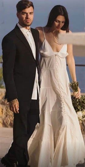 La top model Vittoria Cerreti sposa a Ibiza il fidanzato sei mesi dopo averlo conosciuto 11