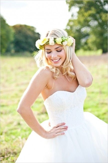 15 look sposa capelli sciolti con corona di fiori - Moda nozze - Forum