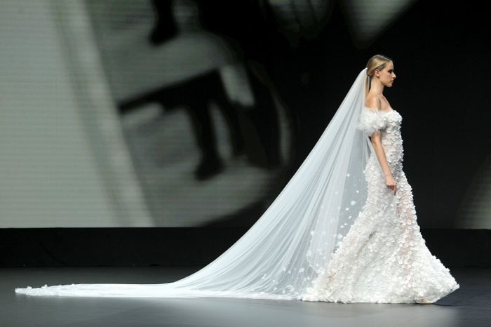 Gli abiti da sposa Pronovias per la Valmont Barcelona Bridal Fashion Week 2