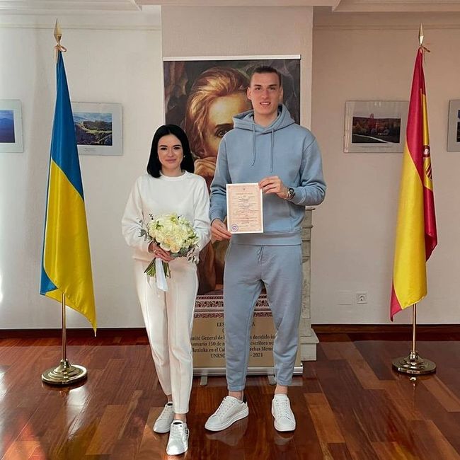 Matrimonio in tuta e scarpe da ginnastica per Andrey Lunin e Anastasia Tamazova 1