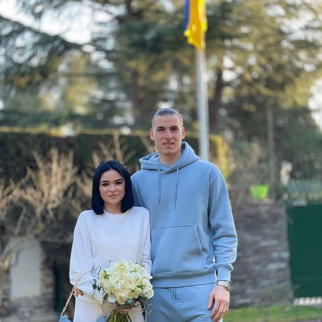 Matrimonio in tuta e scarpe da ginnastica per Andrey Lunin e Anastasia Tamazova 3