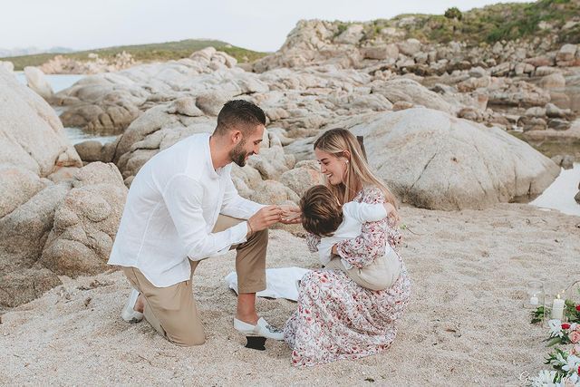 La romantica proposta di matrimonio in spiaggia di Roberto Gagliardini alla sua fidanzata Nicole Ciocca 💍 5