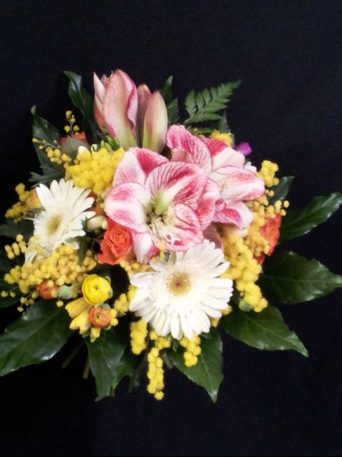 Decorazioni di nozze con la mimosa per un matrimonio primaverile e dai colori caldi - 5