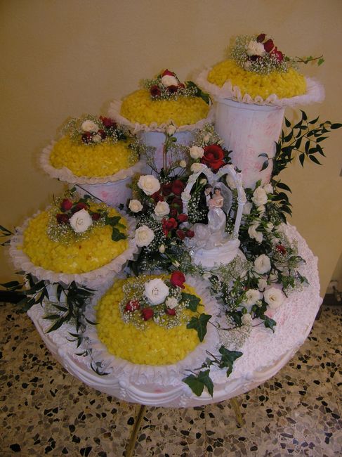 Decorazioni di nozze con la mimosa per un matrimonio primaverile e dai colori caldi - 10