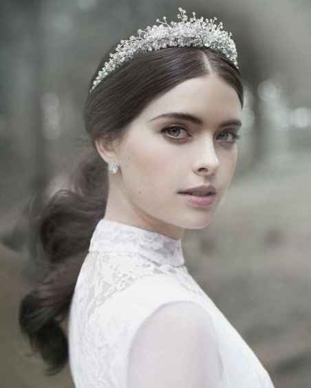 Acconciatura sposa con tiara N. 5